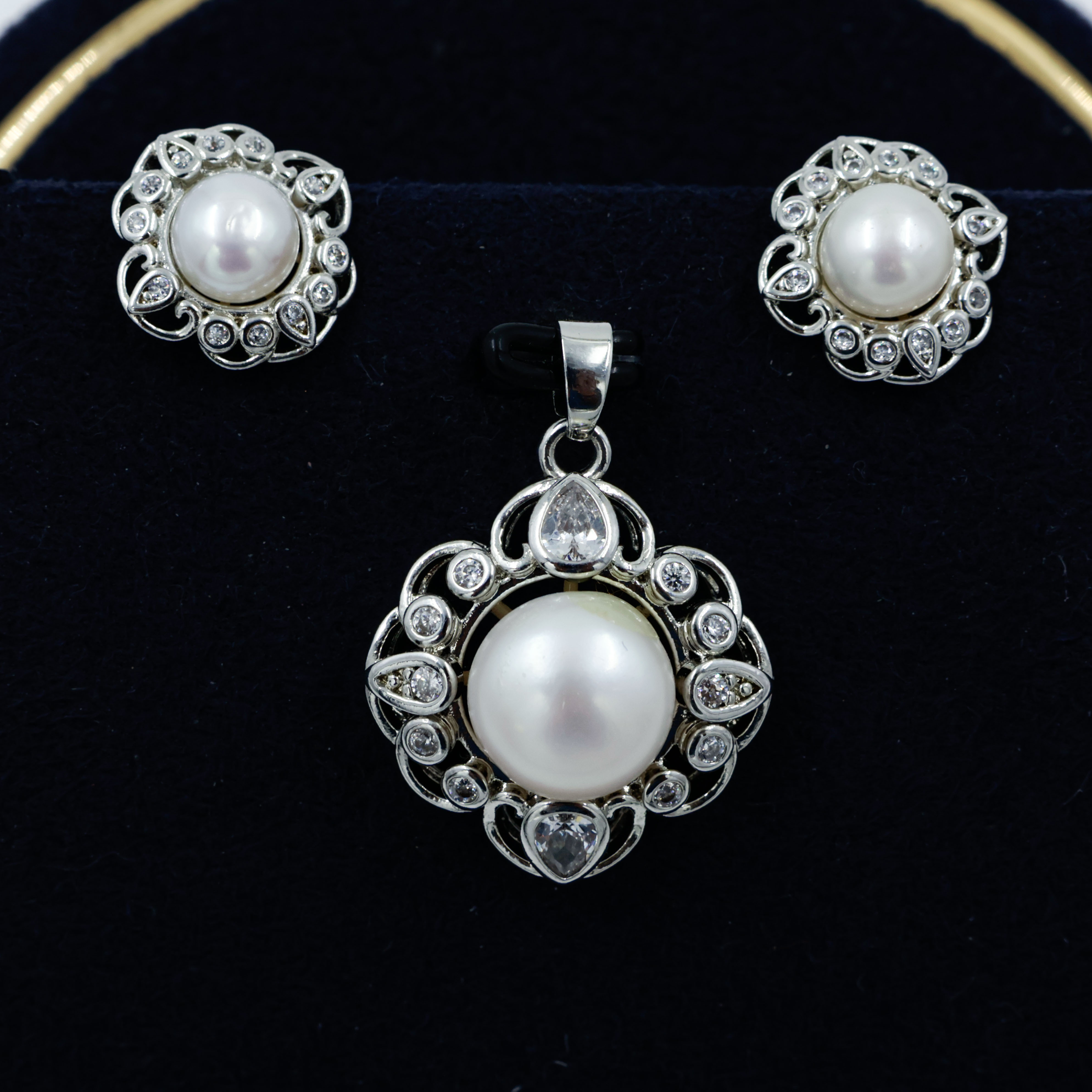 Pearl Pendant Set Without Chain